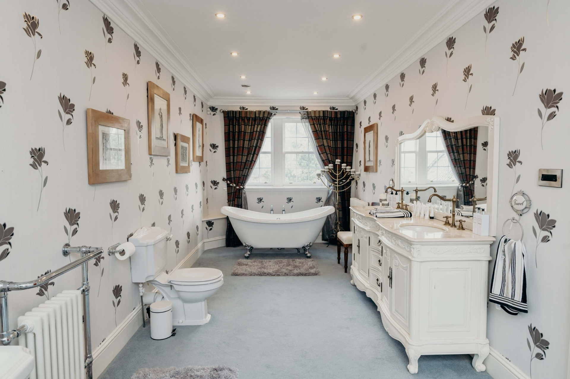 Clawfoot bathroom