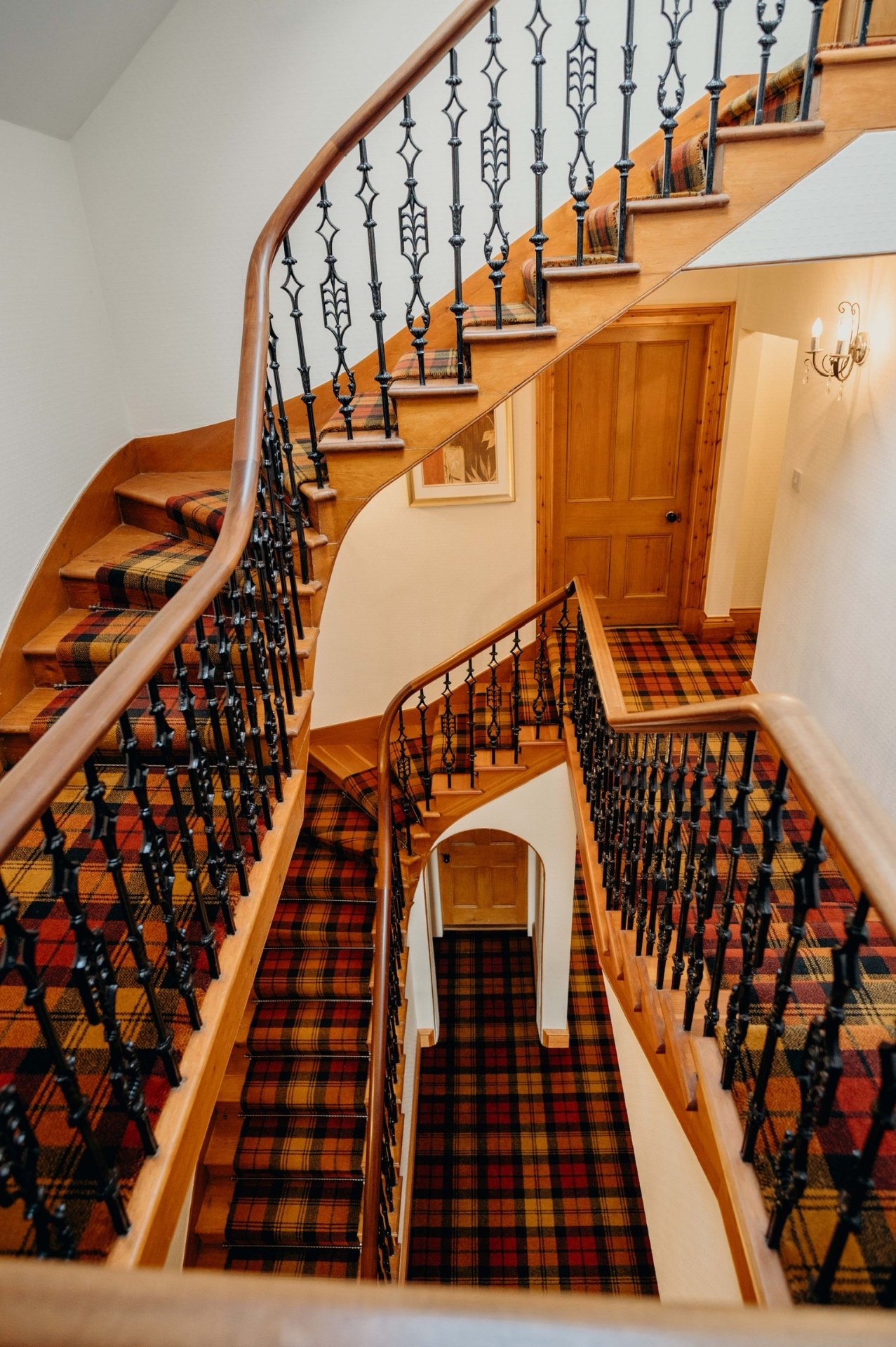 Grand staircase and panelled hall